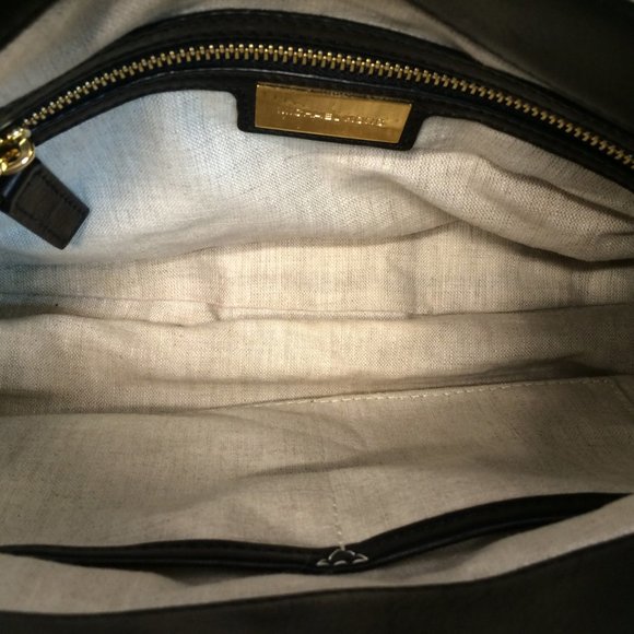 MICHAEL KORS Skorpios Flap Leather Shoulder Bag - Picture 4 of 11